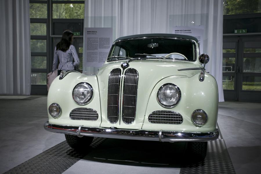  BMW 502 1954 года  (фото 1 из 6)